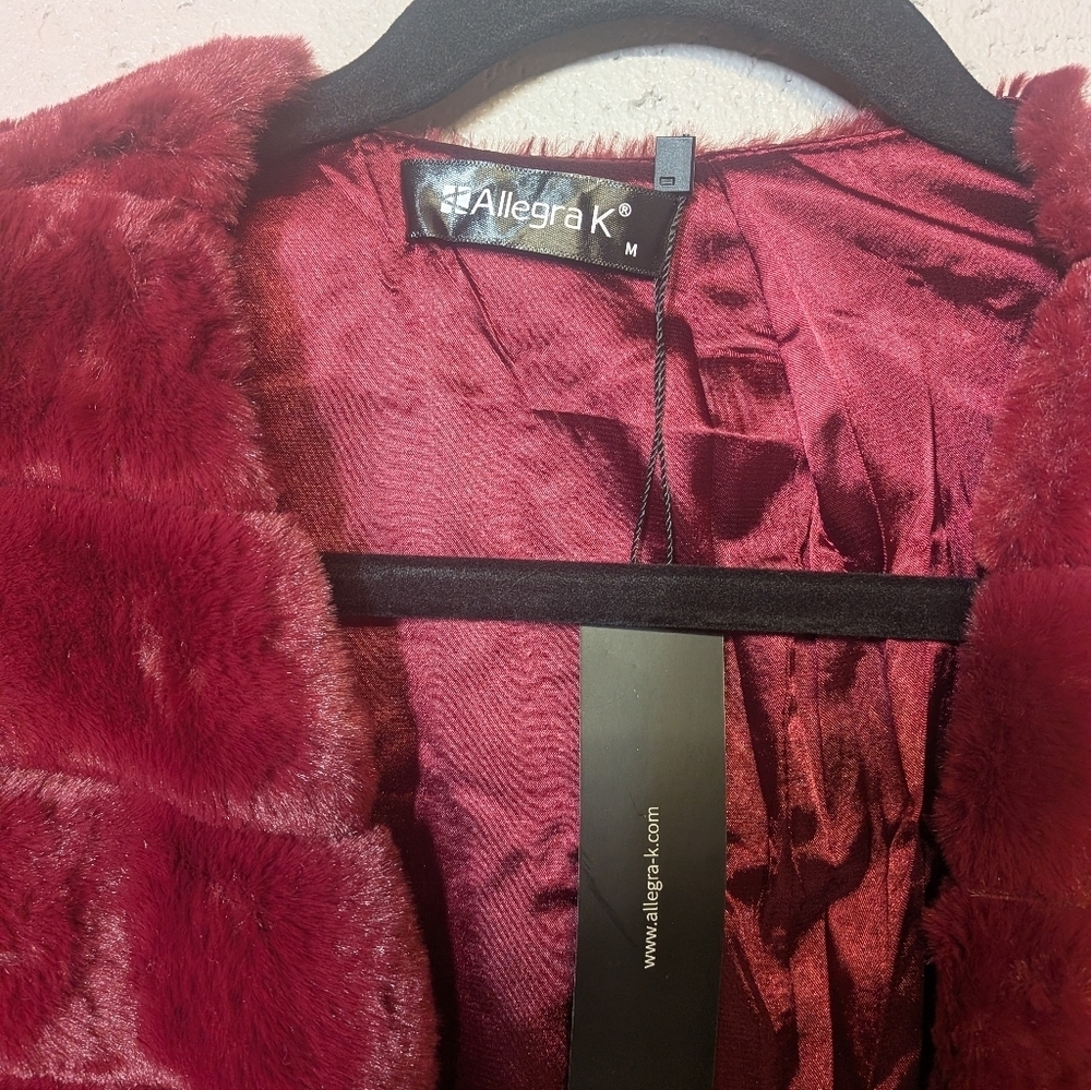Women's Faux Fur Long Sleeve Puffy Cropped Jacket, Size Medium NWT - Picture 3 of 6